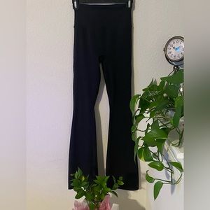 Brand New-Women's Brushed Sculpt High-Rise Flare
Leggings-All in Motion' Black S